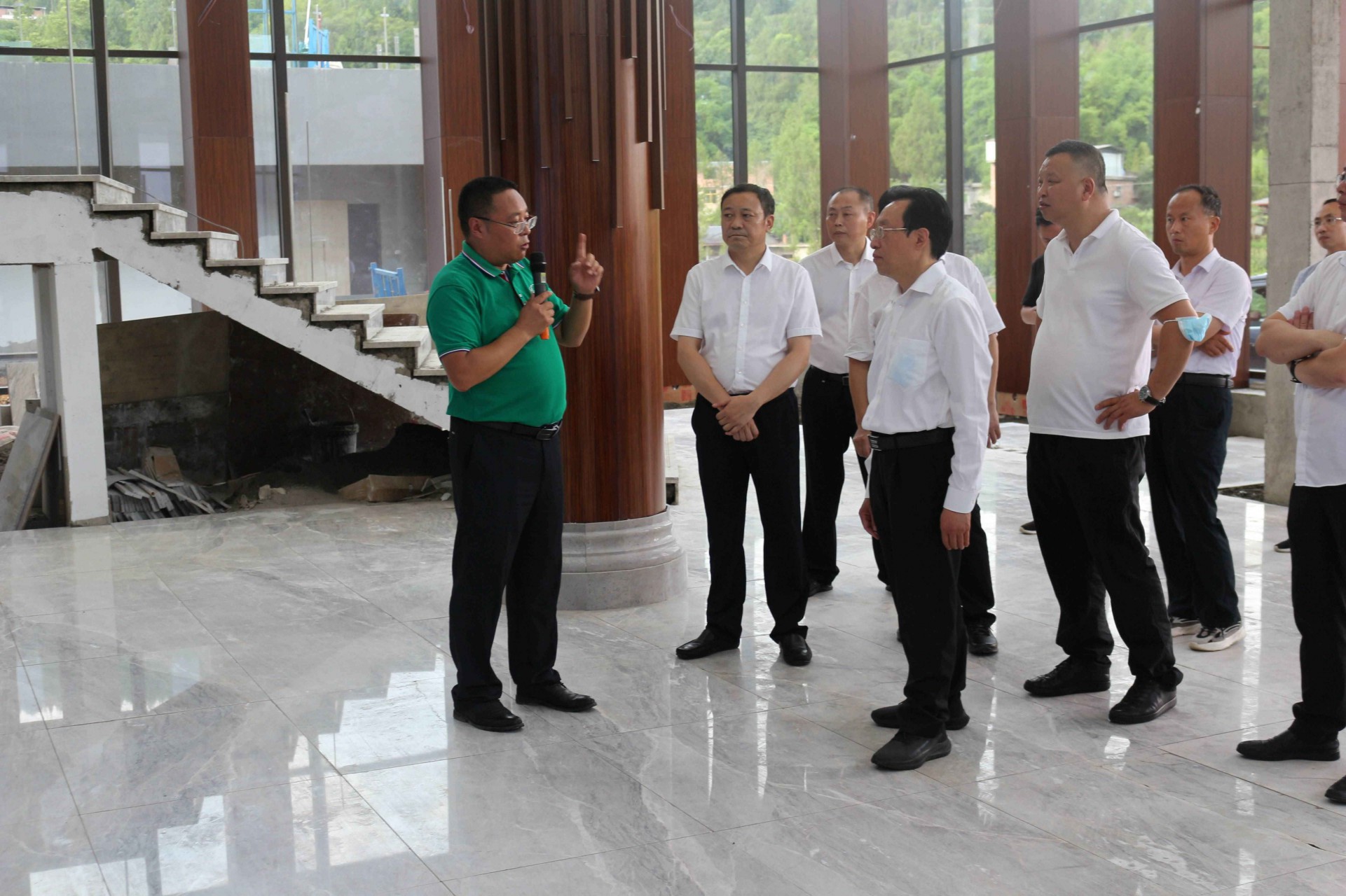 省人大常委會副主任王菲一行來我公司調研指導工作